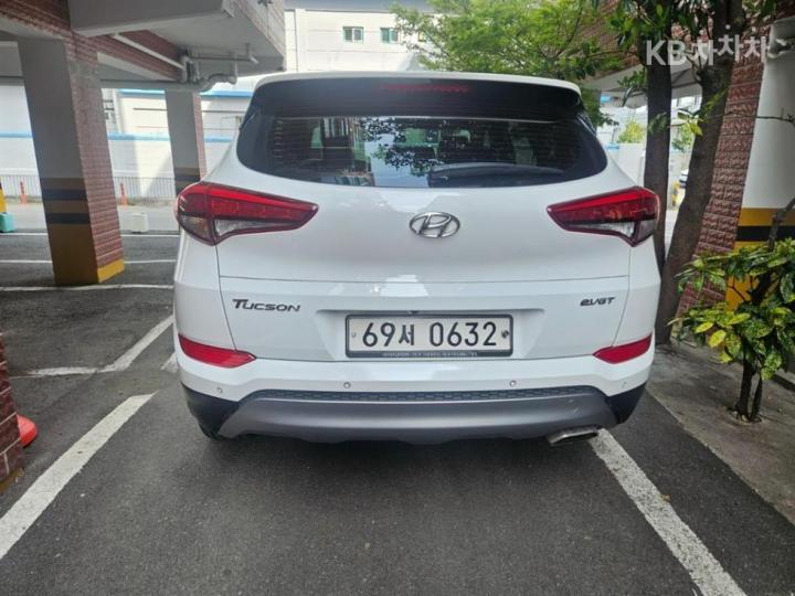 Hyundai Tucson Diesel e-VGT UⅡ 1.7 2WD Style Fever Package 6