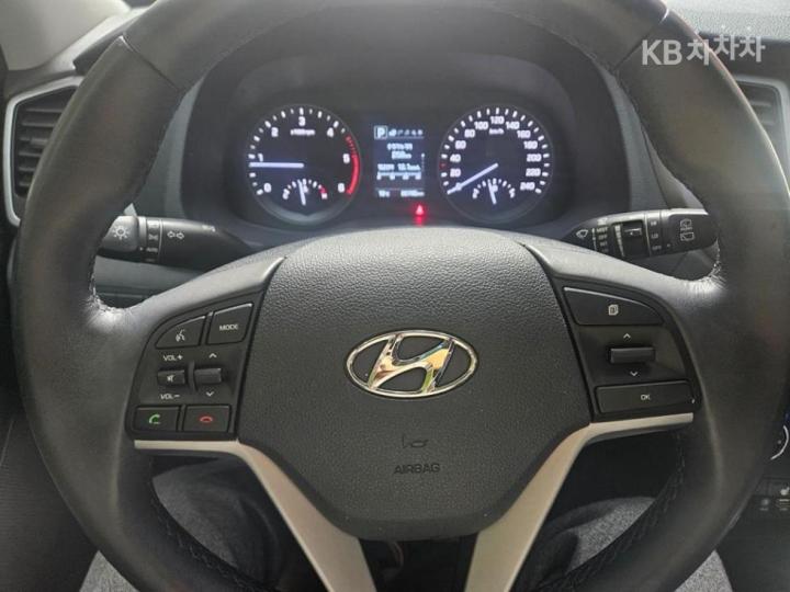 Hyundai Tucson Diesel e-VGT UⅡ 1.7 2WD Style Fever Package 9