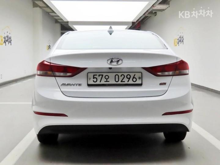 Hyundai Avante AD 1.6 GDi Smart Special 4