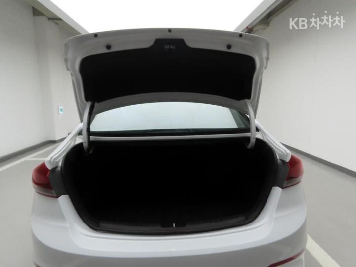 Hyundai Avante AD 1.6 GDi Smart Special 6