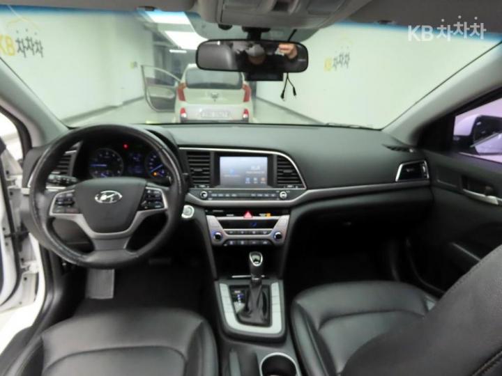 Hyundai Avante AD 1.6 GDi Smart Special 8