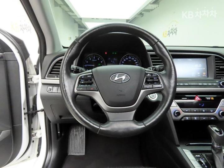 Hyundai Avante AD 1.6 GDi Smart Special 9