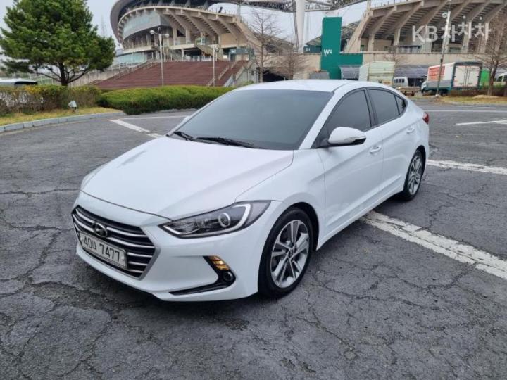 Hyundai Avante AD 1.6 GDi Value Plus 3