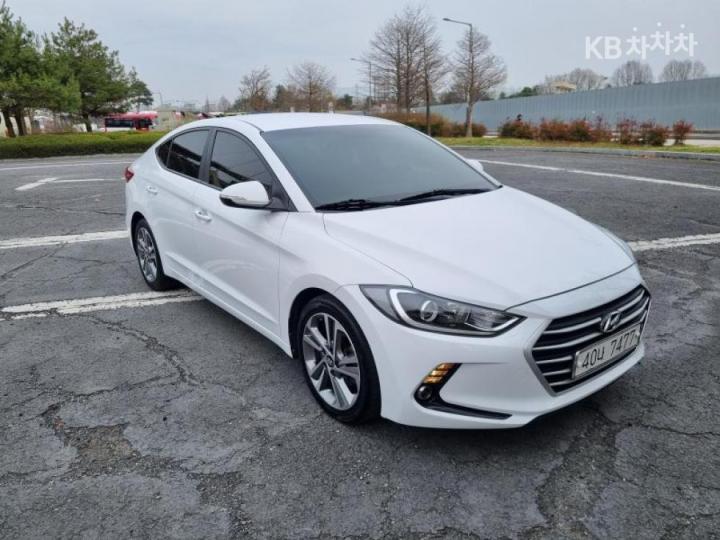 Hyundai Avante AD 1.6 GDi Value Plus 4