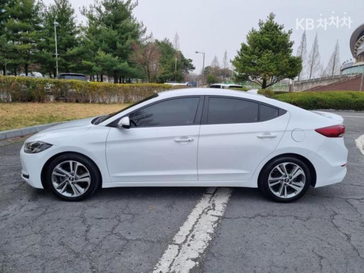 Hyundai Avante AD 1.6 GDi Value Plus 5