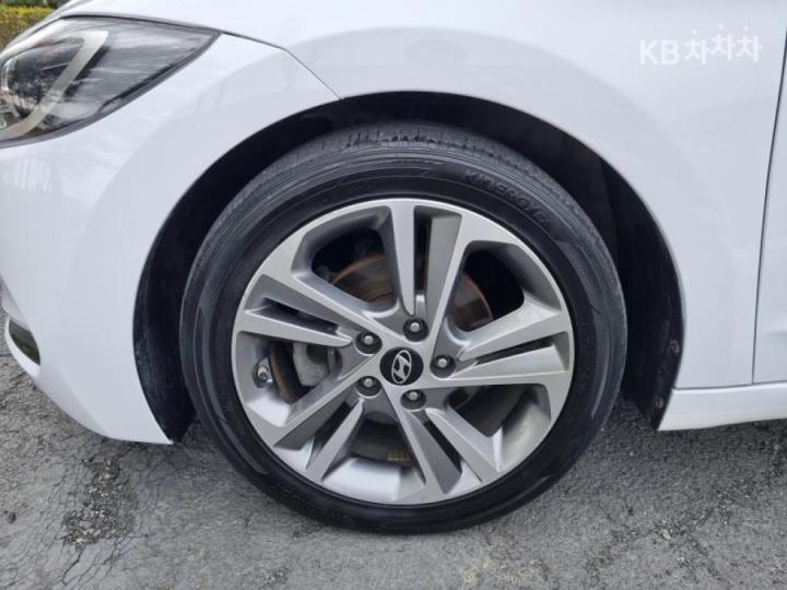 Hyundai Avante AD 1.6 GDi Value Plus 10