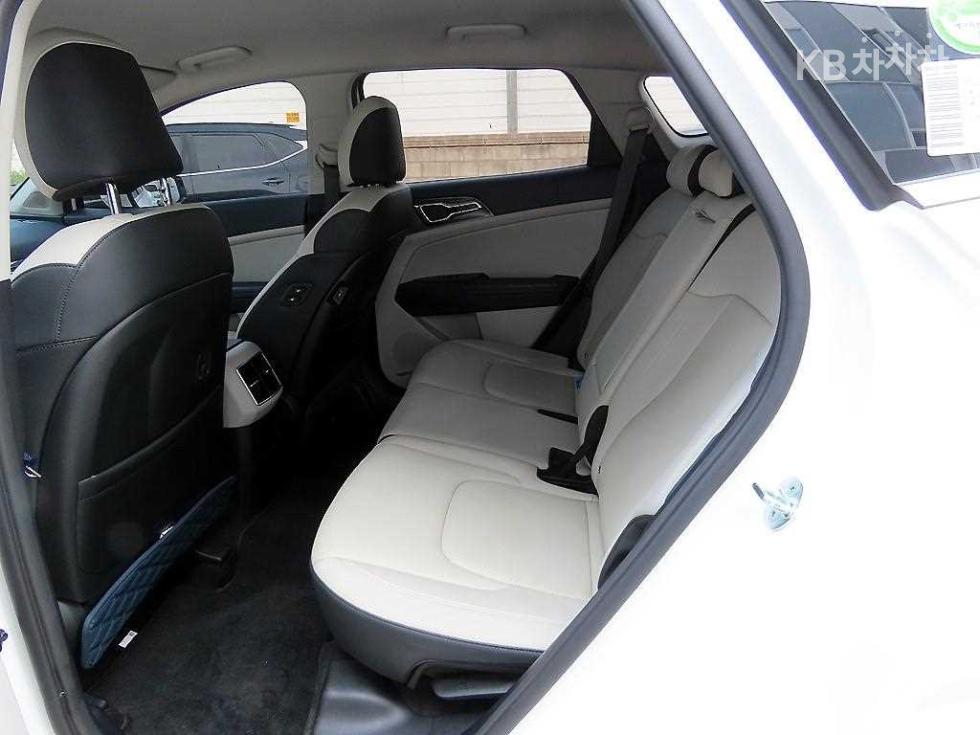 2022 - kia sportage