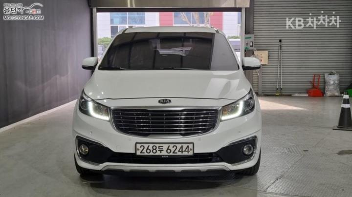 Kia Carnival 2.2 Diesel Luxury 4