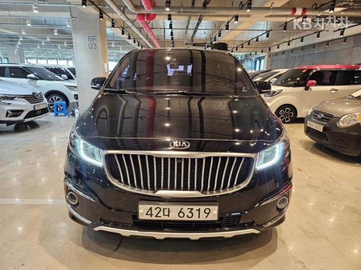 Kia Carnival 2.2 Diesel Noblesse 2