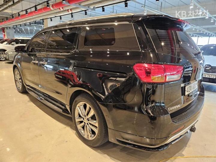 Kia Carnival 2.2 Diesel Noblesse 8