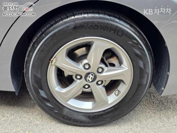 Hyundai Avante AD 1.6 GDi Smart 8