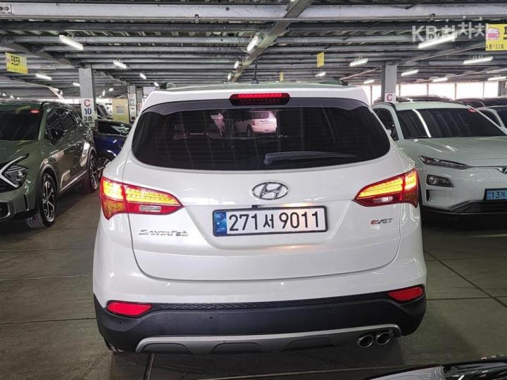 Hyundai Santa Fe DM R2.0 2WD PREMIUM Base Type 8