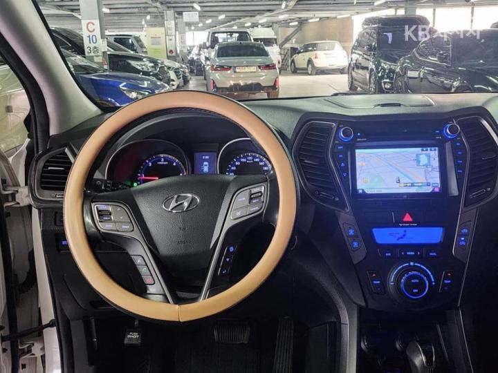 Hyundai Santa Fe DM R2.0 2WD PREMIUM Base Type 10