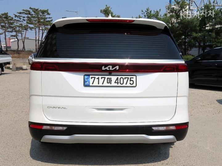 Kia Carnival G3.5 GDI Prestige 5