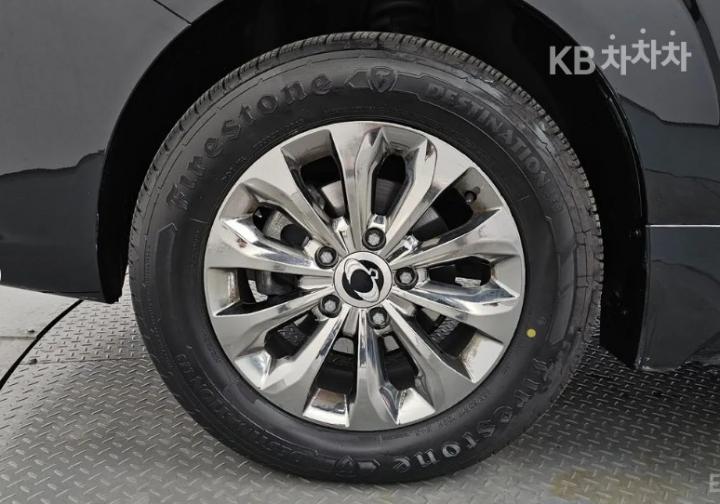 KG Mobility (Ssangyong) Korando Turismo 4WD TX 6