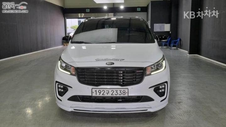 Kia Carnival 2.2 Diesel Luxury 4