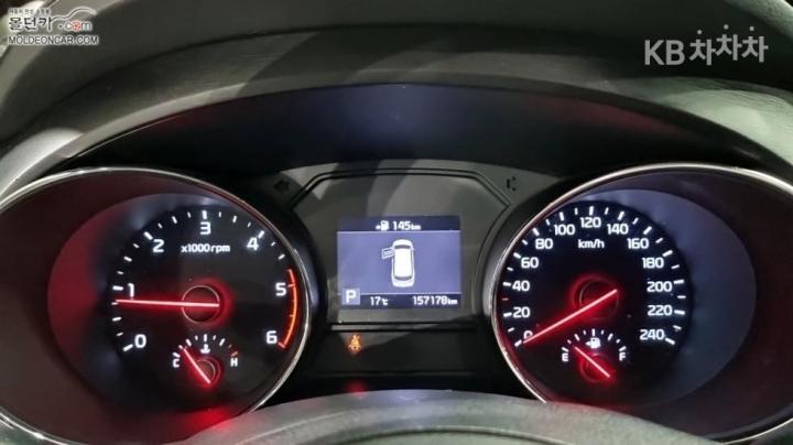 Kia Carnival 2.2 Diesel Luxury 6