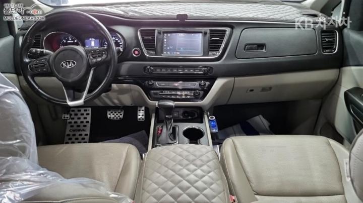 Kia Carnival 2.2 Diesel Luxury 8