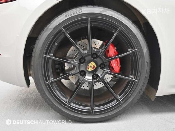 Porsche Boxster 4.0 GTS 6