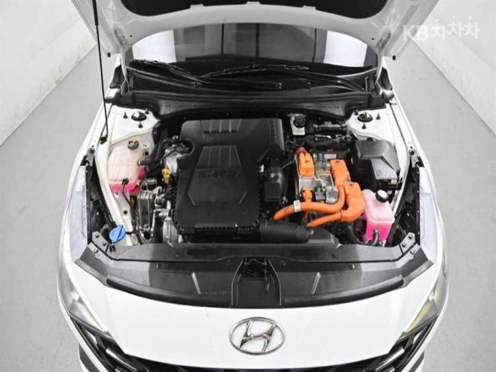 Hyundai Avante Hybrid CN7 Modern 7