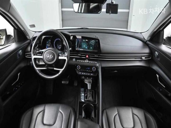 Hyundai Avante Hybrid CN7 Modern 8