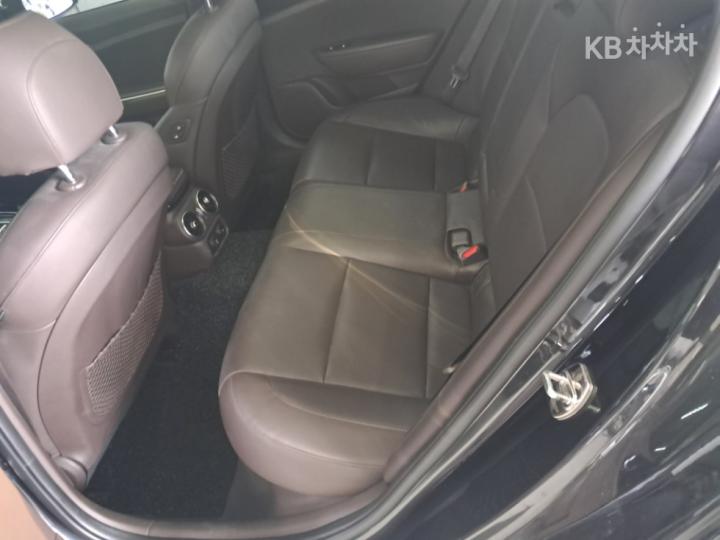 Kia Stinger 2.0 Turbo 2WD Platinum 6