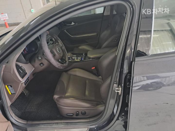 Kia Stinger 2.0 Turbo 2WD Platinum 7