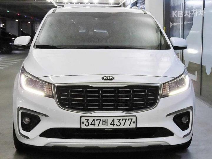 Kia Carnival 2.2 Diesel Luxury 3