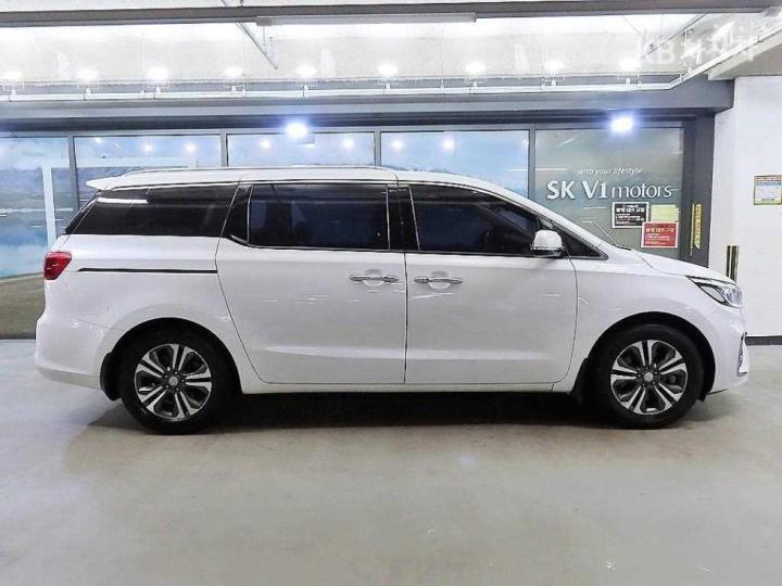 Kia Carnival 2.2 Diesel Luxury 4