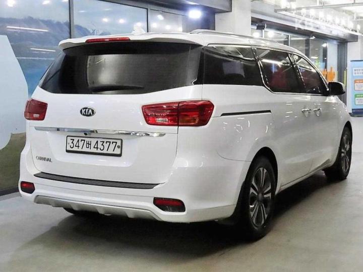 Kia Carnival 2.2 Diesel Luxury 5