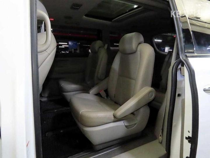 Kia Carnival 2.2 Diesel Luxury 8