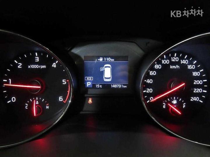 Kia Carnival 2.2 Diesel Luxury 10