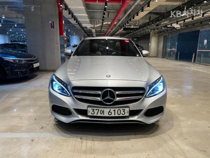 Mercedes-Benz C-Class C220d Avantgarde W205 4