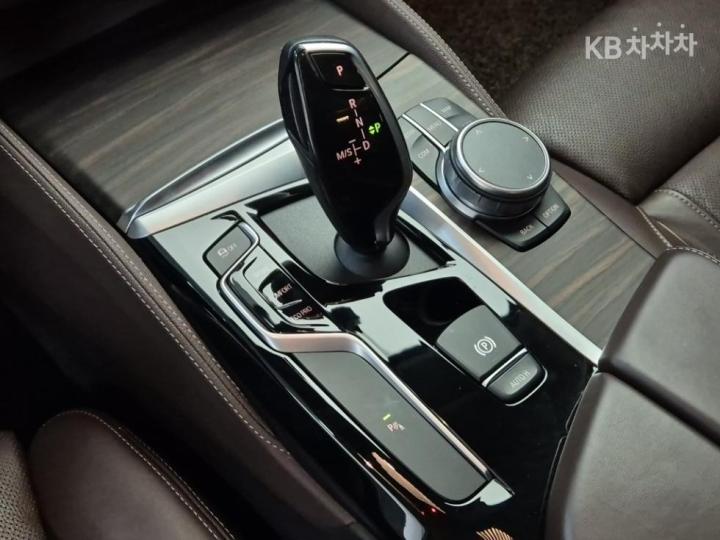 BMW 5 Series G30 530i Luxury Line Plus 9