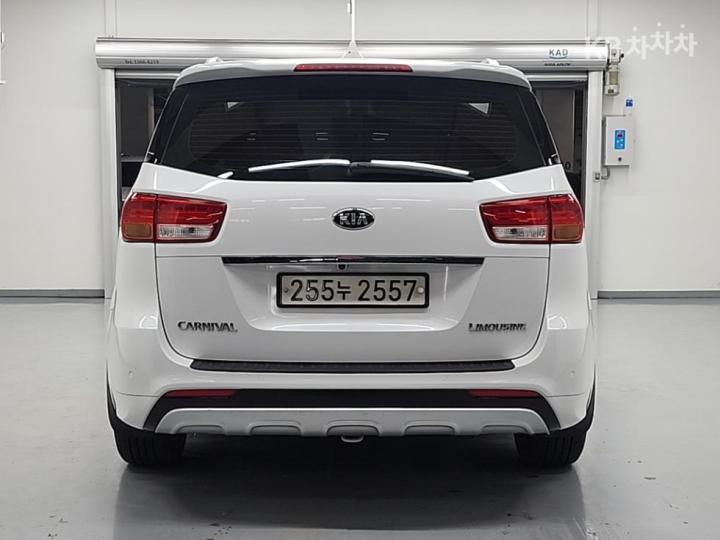 Kia Carnival 3.3 Gasoline Limousine President 4