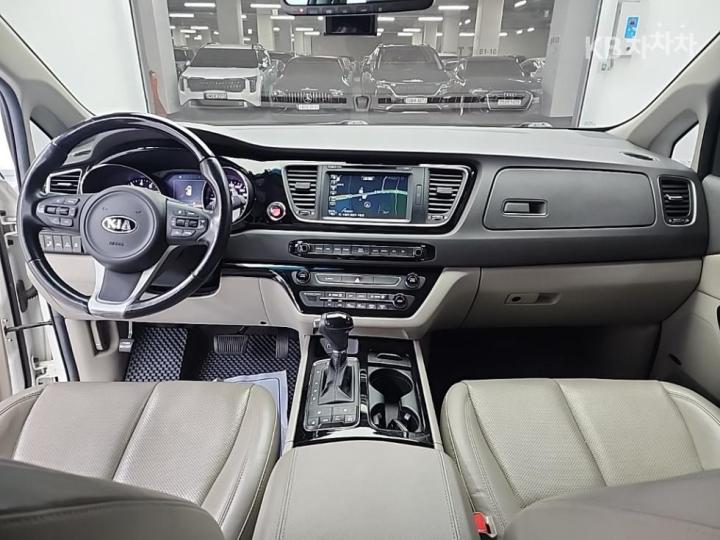 Kia Carnival 3.3 Gasoline Limousine President 8