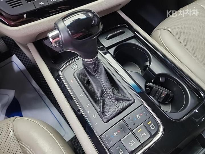 Kia Carnival 3.3 Gasoline Limousine President 9