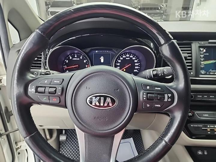 Kia Carnival 3.3 Gasoline Limousine President 10