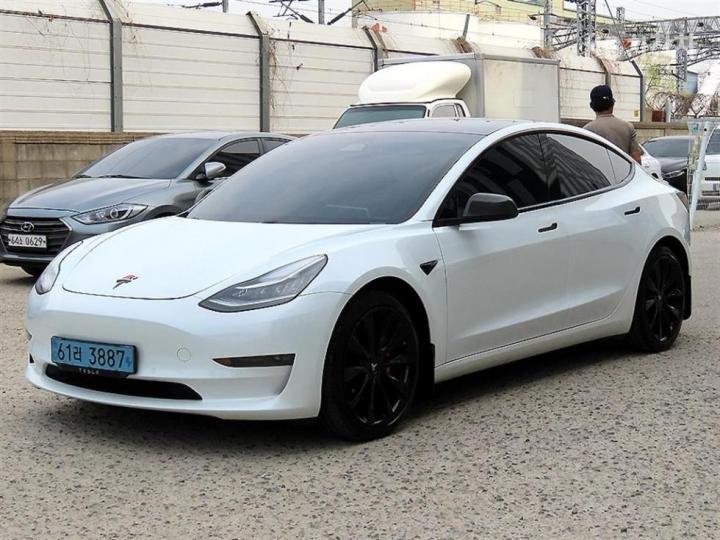 Tesla Model 3 Long Range 3