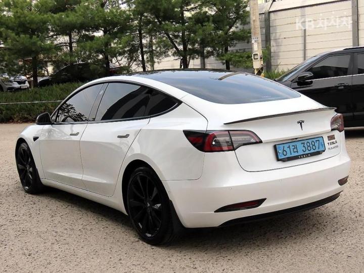 Tesla Model 3 Long Range 4