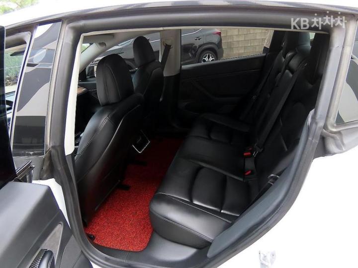 Tesla Model 3 Long Range 7