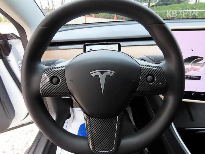 Tesla Model 3 Long Range 9