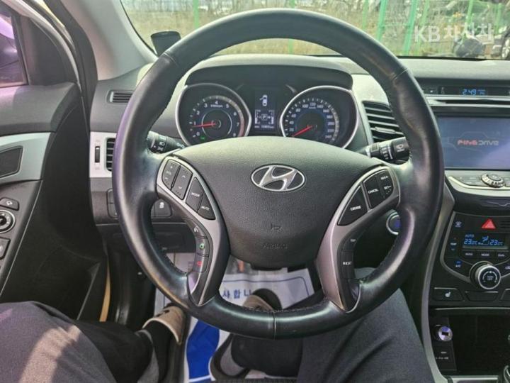 Hyundai Avante 1.6 GDi Modern Base Type 7