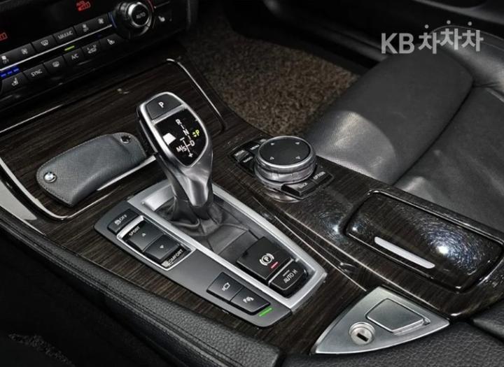 BMW 5 Series New 528i Luxury Plus F10 2010-2016 10