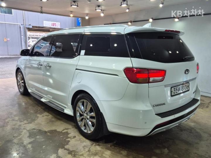 Kia Carnival 2.2 Diesel Limousine President 4