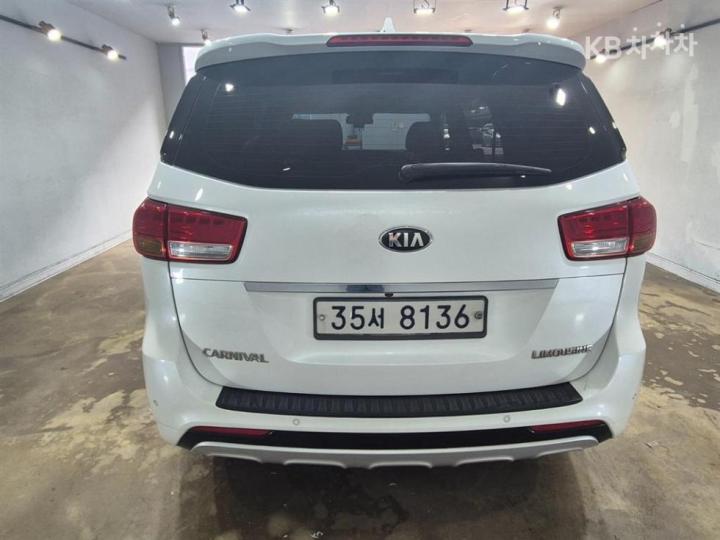 Kia Carnival 2.2 Diesel Limousine President 5
