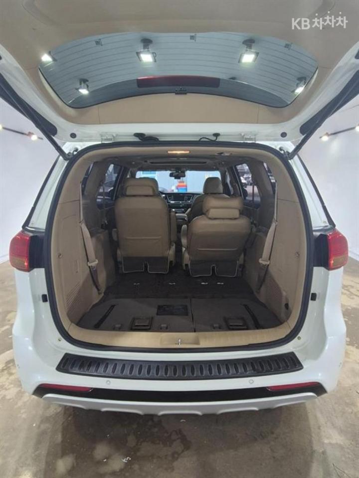 Kia Carnival 2.2 Diesel Limousine President 7