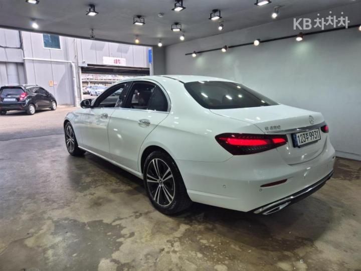 Mercedes-Benz E-Class W213 E250 Avantgarde 5