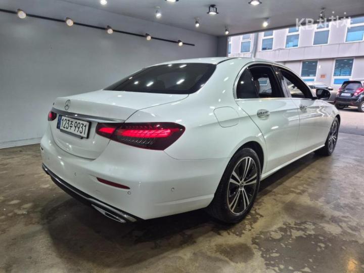 Mercedes-Benz E-Class W213 E250 Avantgarde 7