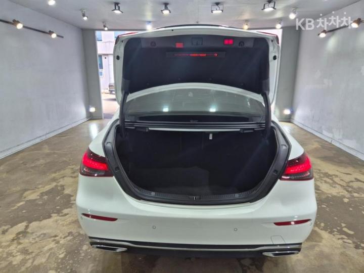 Mercedes-Benz E-Class W213 E250 Avantgarde 8